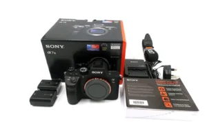 Sony Alpha 7 III Gehäuse (ILCE-7M3) – 24,2 MP Vollformat-Systemkamera, ca. 1.100 Auslösungen